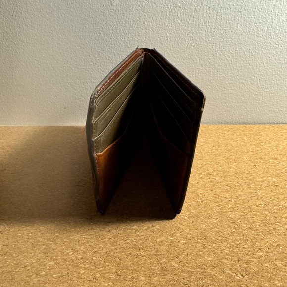 Fossil Leather Bi-Fold Wallet - Picture 4 of 7